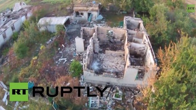 Impactante video: El Ejército de Kiev borra una aldea de Donetsk de la faz de la tierra