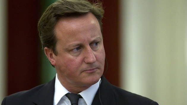 Periodista manda callar a David Cameron en vivo: "Primer ministro, cállese"