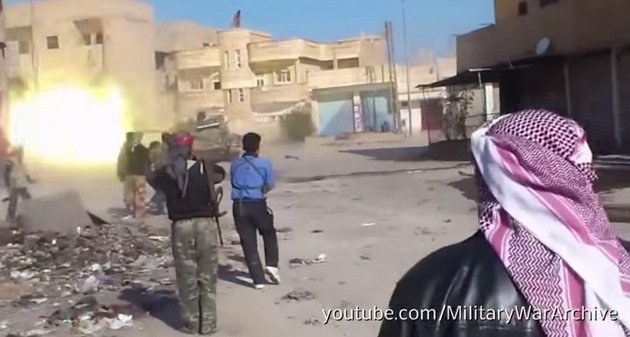 Combatientes kurdos hacen saltar por los aires un tanque del Estado Islámico