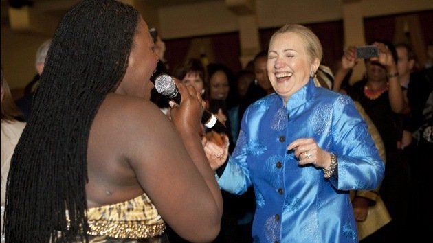 Video: Hillary Clinton se marca un baile africano
