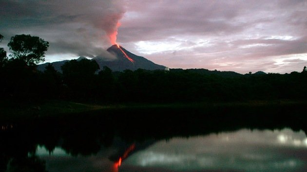 Video: El volcán de Colima en México escupe una columna de cenizas de 5 kilómetros