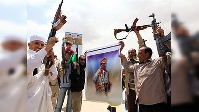 Tras la supuesta muerte del hijo de Gaddafi, sus partidarios atacan edificios diplomáticos