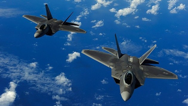 Satélites espía, F-22 y microondas: ¿De qué armas se valdría EE.UU. para atacar Siria?