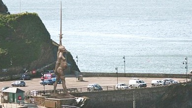Una estatua de la 'justicia embarazada', nuevo reclamo de una ciudad británica