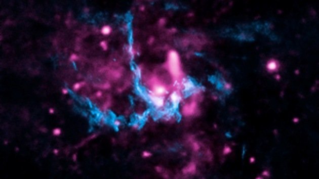 El agujero negro supermasivo del centro de nuestra galaxia, ¿una fábrica de partículas misteriosas?