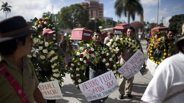 Guatemala: Marcha de ataúdes por matanza de indígenas