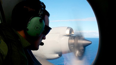 Encuentran posibles escombros del vuelo MH370 en una playa de Australia