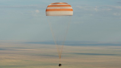 La 32ª tripulación aterriza con éxito en Kazajistán con tres astronautas a bordo