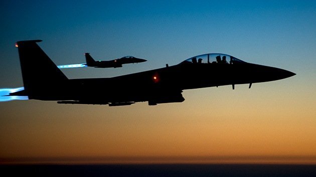 Video: Aviones caza de EE.UU. bombardean un campamento del Estado Islámico en Siria
