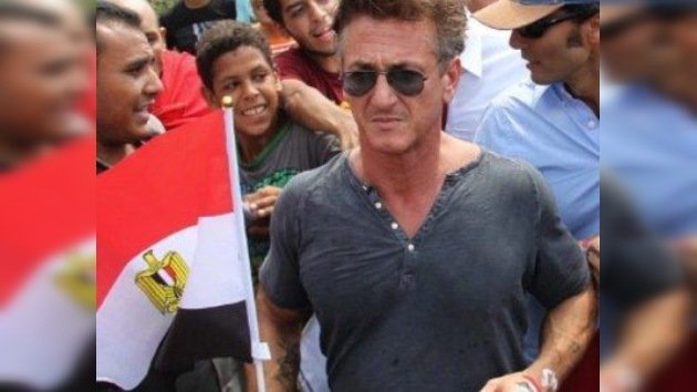 El actor Sean Penn se une a los manifestantes egipcios