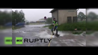 Alemania: ‘wakeboarding’ por caminos inundados