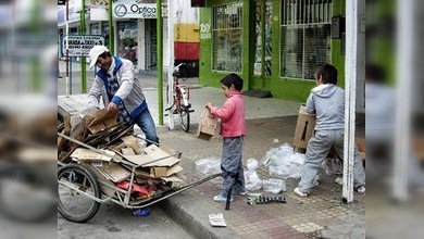 El 'tesoro' callejero ayuda a los cartoneros a sobrevivir