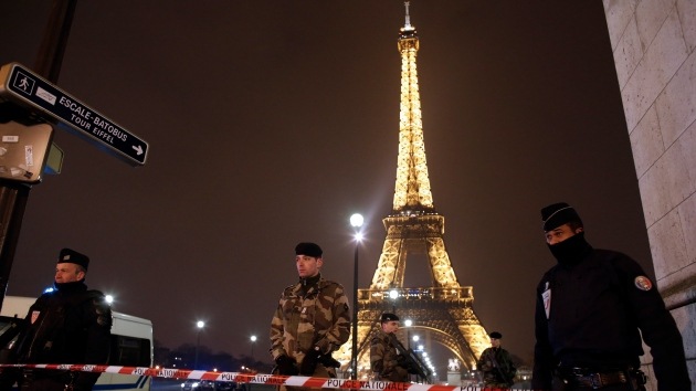 Evacuada la Torre Eiffel de París por amenaza de bomba - RT