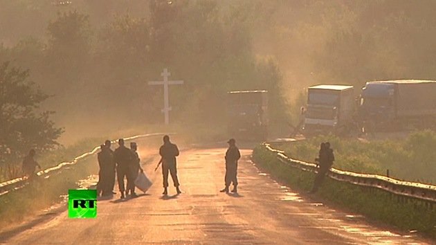 Video dramático: El Ejército de Ucrania y las autodefensas intercambian cuerpos en un alto el fuego