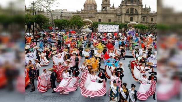 México establece un nuevo Guinness por el mayor ballet folclórico