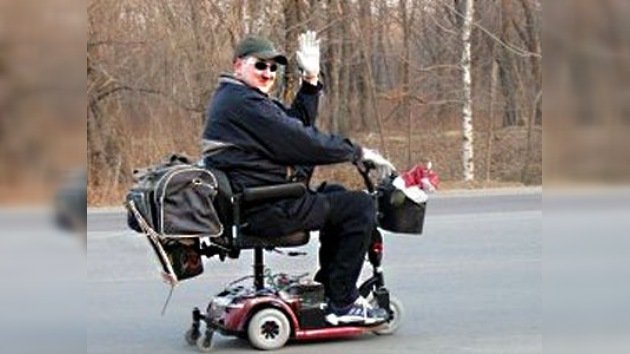 Un residente del Oriente Lejano de Rusia emprendió viaje hasta Moscú en su silla de ruedas