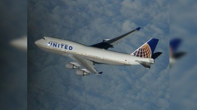 Un avión de United Airlines realiza un aterrizaje forzoso por una pelea entre pasajeros