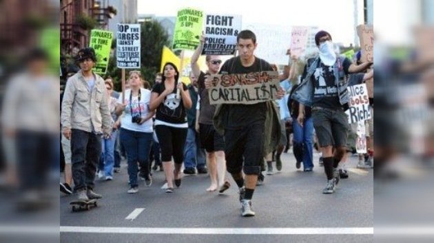 La protesta nacida en Wall Street se expande a otras ciudades de EE.UU. 