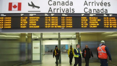 Canadá: Un pasajero salta de un avión en movimiento que acababa de aterrizar
