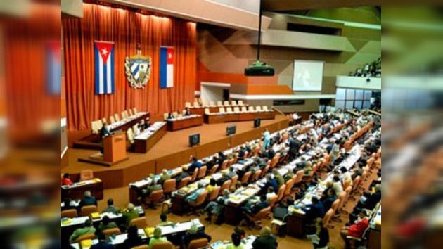 Raúl Castro reafirma su "invariable voluntad" de cambiar la política migratoria del país