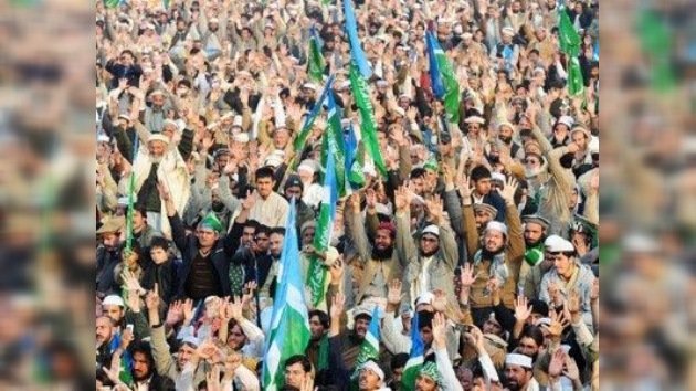 Pakistán: 30.000 islamistas exigen la ruptura de relaciones con EE. UU.