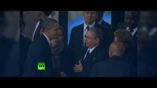 Histórico apretón de manos entre Barack Obama y Raúl Castro