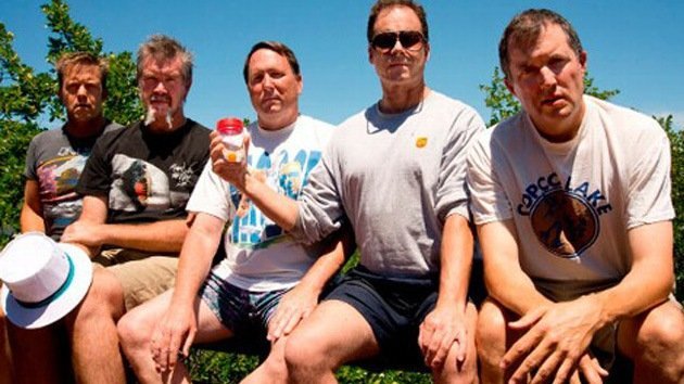 FOTOS: Cinco hombres captan 30 años de amistad en siete imágenes