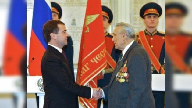El Kremlin galardonó a héroes de cuatro guerras