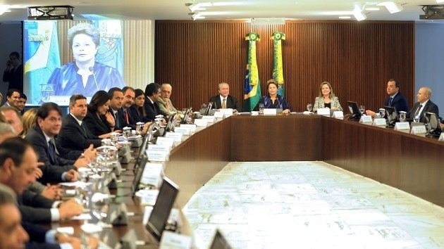 Presidenta brasileña propone histórico plebiscito para calmar las protestas