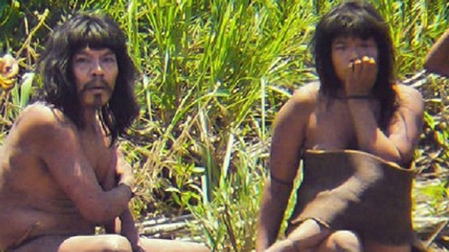 Video: Tensa reaparición de una tribu de indígenas que vive aislada en Perú