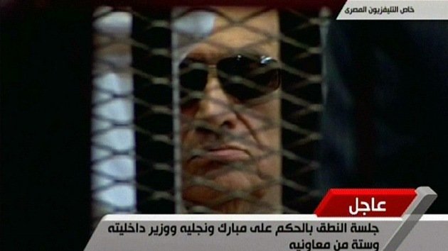 Condenan a cadena perpetua al ex presidente egipcio Hosni Mubarak