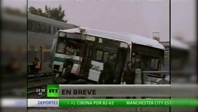 Conductor ileso tras falla mecánica de su vehículo en cruce ferroviario