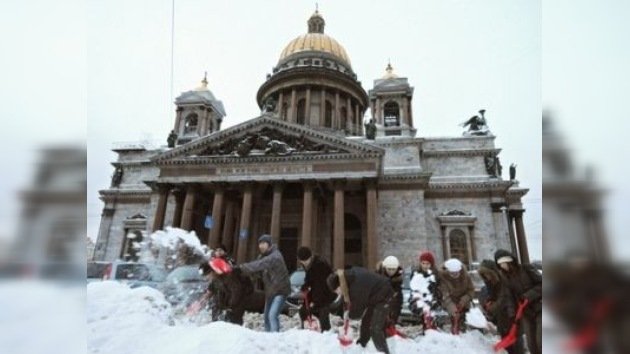 En San Petersburgo protegen a sus esculturas con tecnología militar