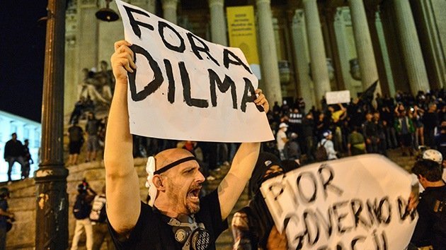 La Policía lanza gases lacrimógenos contra manifestantes en Río de Janeiro