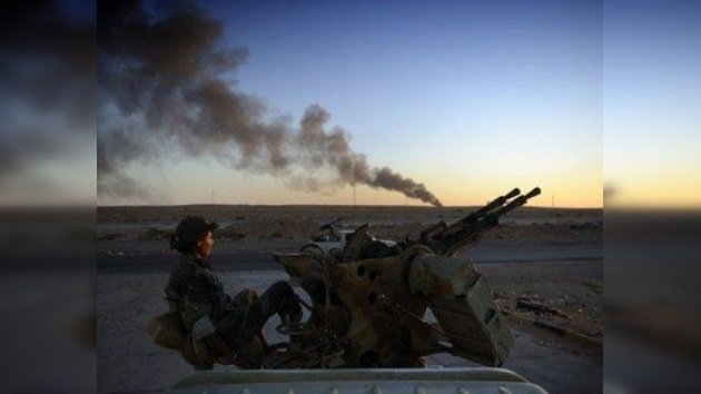 ¿Apoya Francia a los rebeldes a cambio del 35% del petróleo libio?