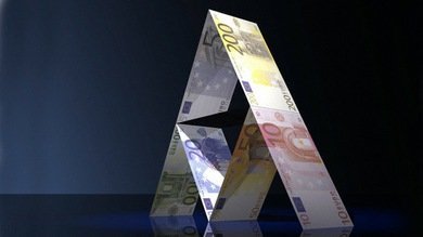 Eurodiputado británico a RT: El euro es un castillo de naipes a punto de derrumbarse