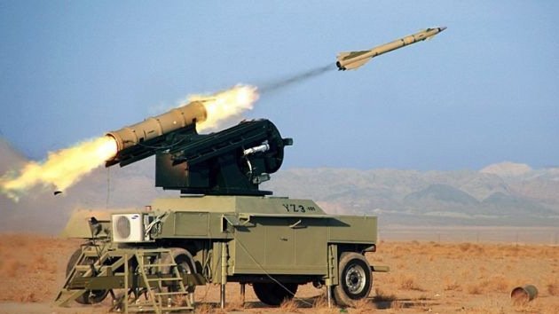 Irán pone a prueba blindados, fusiles y baterías antiaéreas de última generación