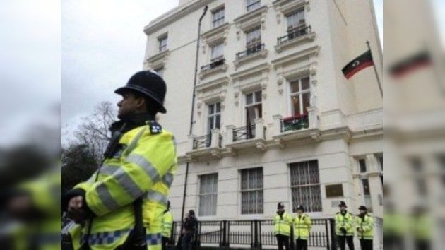Reino Unido expulsa a los diplomáticos libios de Londres