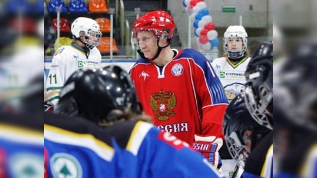 Putin vistió el uniforme de la selección nacional de hockey sobre hielo