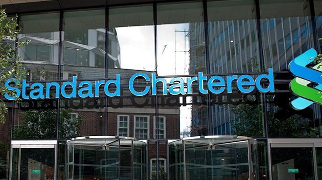 El banco Standard Chartered paga caro sus tratos con Irán: 340 millones de multa