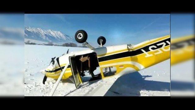 Aterrizaje de emergencia en medio de la nieve filmado con un celular