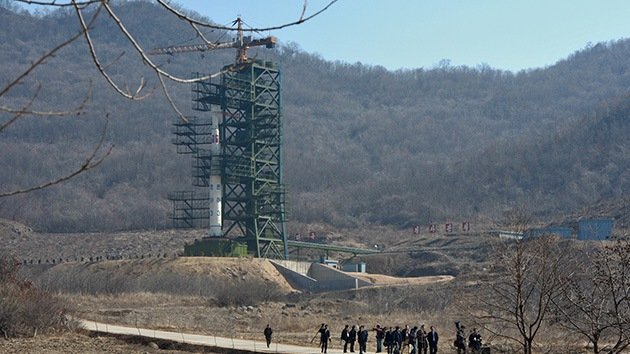 Corea del Norte despliega su cohete de largo alcance en la plataforma de lanzamiento
