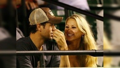 Fotos de Kúrnikova en bañador destapan rumores sobre su maternidad