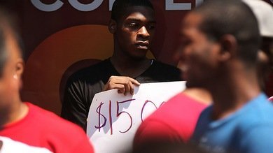 Huelga en EE.UU.: Los empleados de comida rápida no tienen con qué alimentar a sus familias