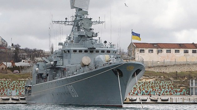 Medios: El buque insignia ucraniano izó la bandera de la Armada rusa