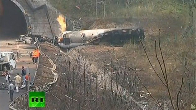 Video: Un camión cisterna explota en China matando a tres bomberos