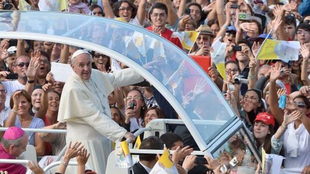 Papa Francisco: "El sistema económico actual idolatra a un dios llamado dinero"
