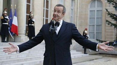 El presidente estonio combate a los 'hackers' con papel de celo
