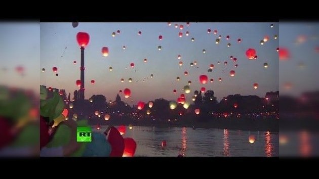 Polonia ilumina el cielo con unos 40.000 globos para establecer un Récord Guinness