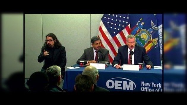 El intérprete del alcalde de Nueva York convierte una conferencia de prensa en un show
